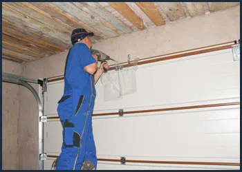 Garage Doors Store Repairs Tujunga, CA 818-351-5233 - cont-gdr-door-repair-08m
